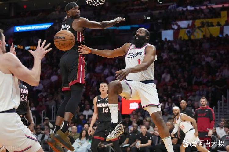 包含热火险胜篮网，波尔津吉斯统治全场的词条