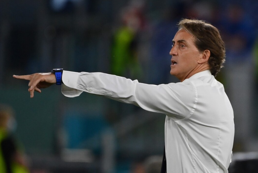 开云体育-雄鹿主帅荣膺最佳教练奖，球队连胜势不可挡