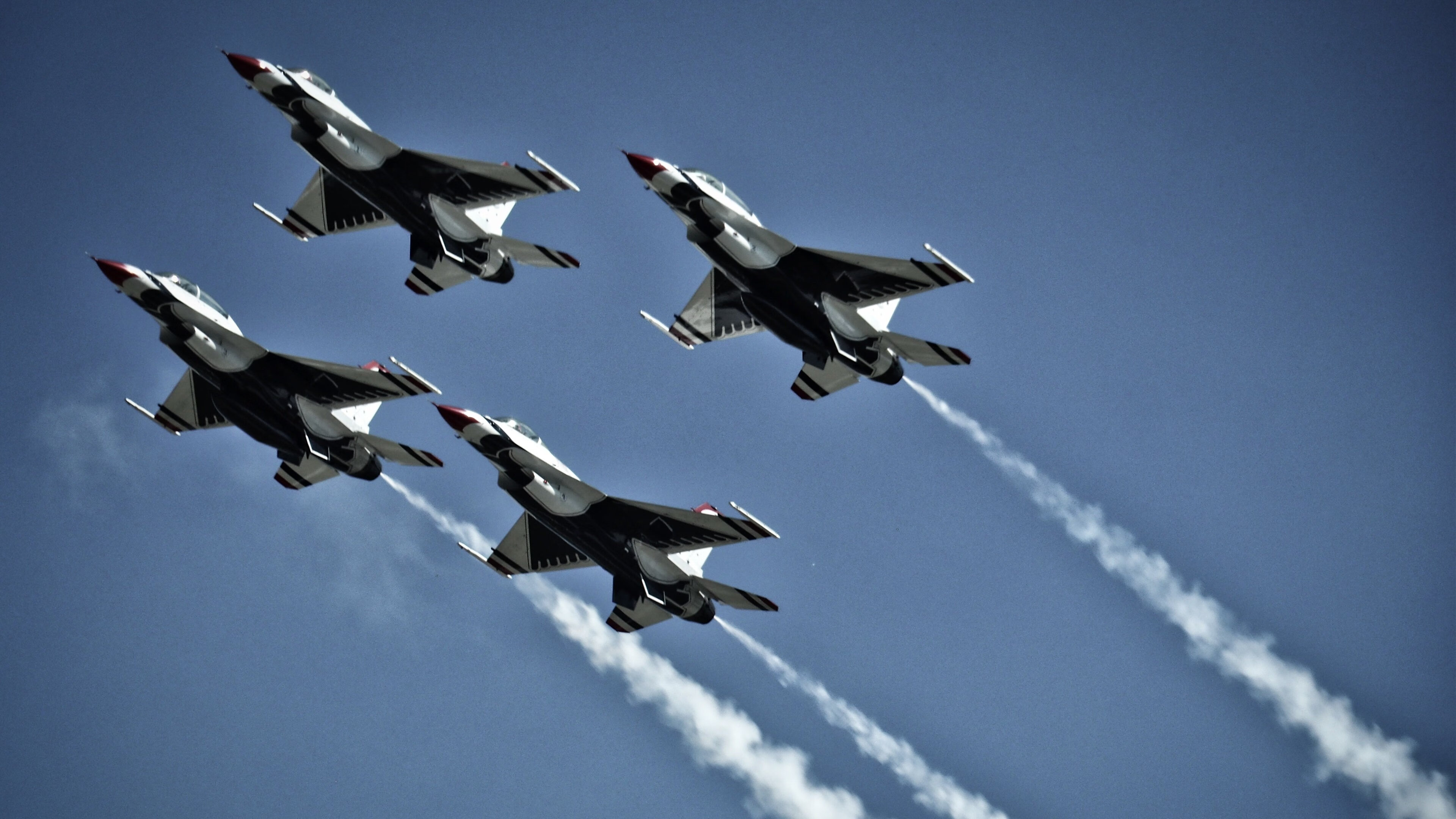 开云APP-德国战车碾碎红黑军团，厄德高一传一射定乾坤