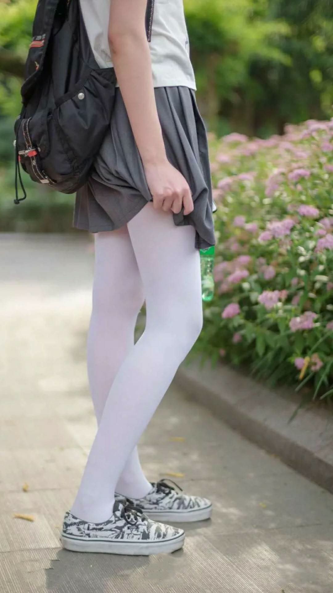 福克斯稳定输出不掉线,湖人防守锁死火箭,篮球赛场上的效率与韧性