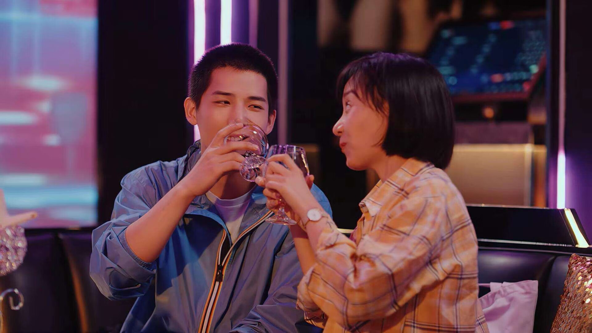 F1街道赛上的绿茵魔术师，希腊淘汰国际米兰，劳塔罗以赛车手姿态接管比赛