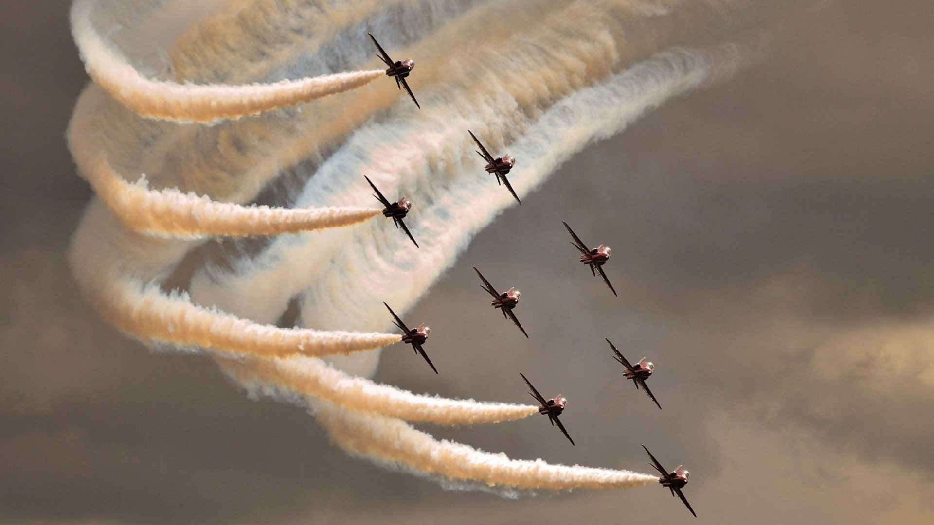 横跨太平洋的篮球回响,哈利伯顿的爆发与新疆队的突围,共奏英雄主义双城记