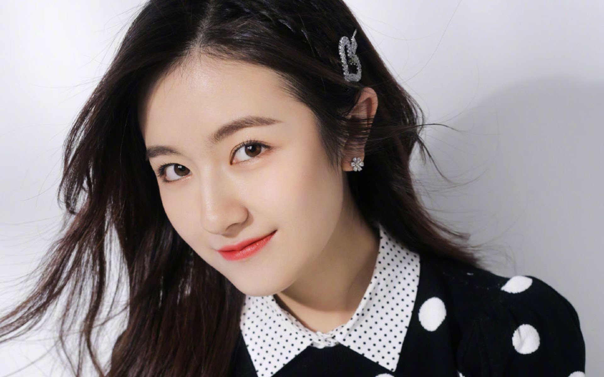 球场上的两种极端较量，德甲争冠战的艺术与NBA的强力压制