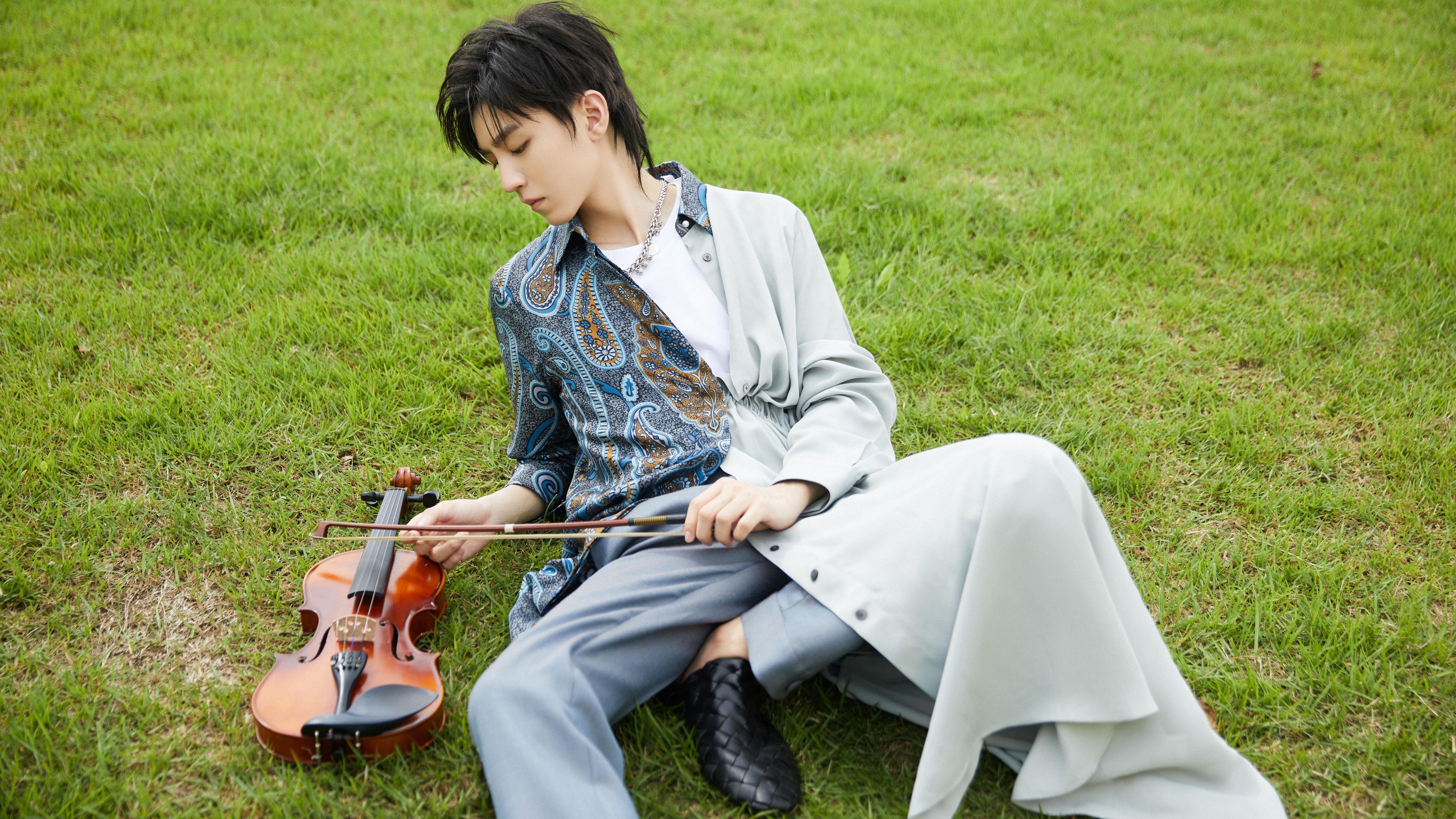 历史性对决,爵士客场掀翻广厦,跨联赛总决赛首战爆冷