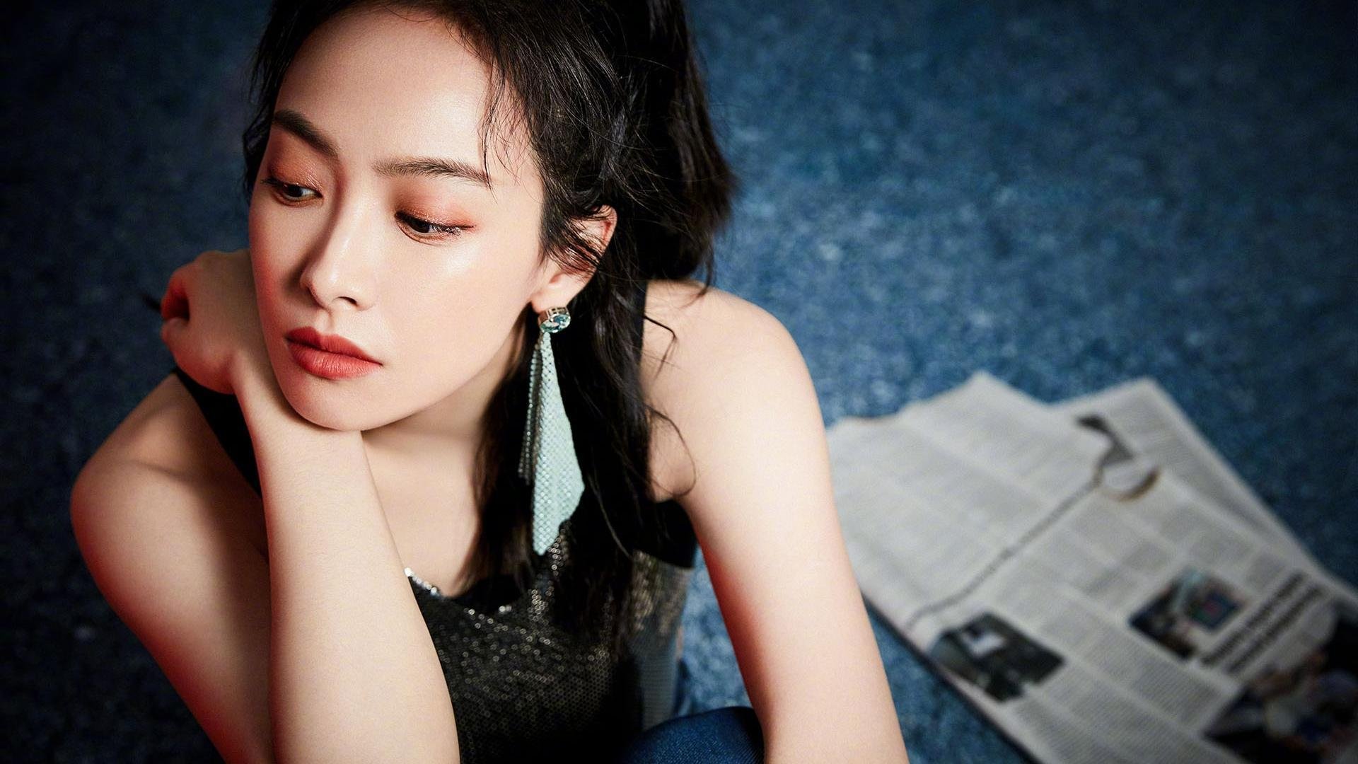 引擎轰鸣与绿茵烽火,当F1新季启程撞上世界杯惊天冷门